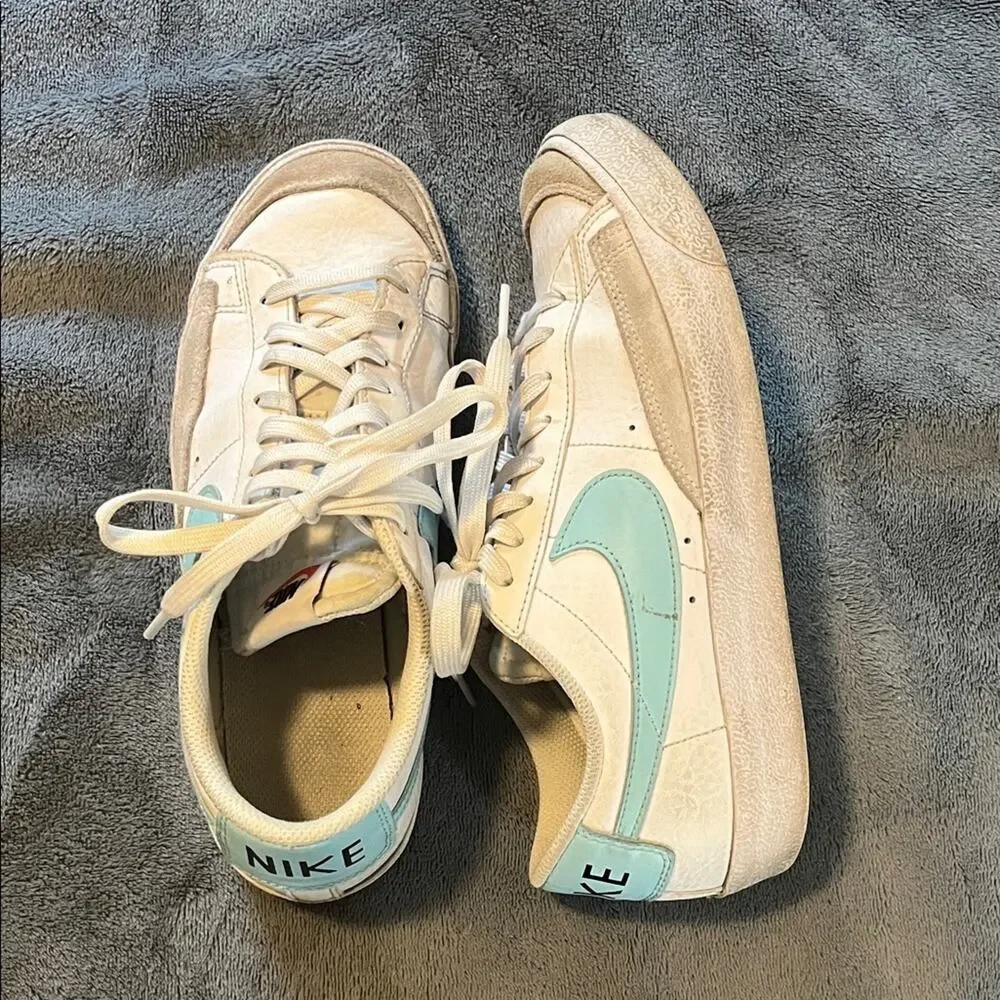 Nike Women's White and Light Blue Sneakers
